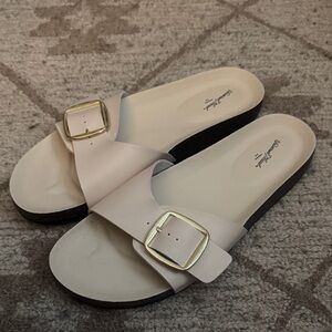 Universal Thread Sandal